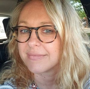 Meet your Posher, Renia